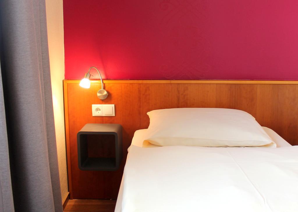 בון Hotel Zum Lowen מראה חיצוני תמונה